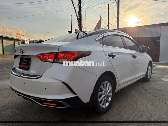 Hyundai Accent 2022 1.4 MT bản đủ màu trắng.