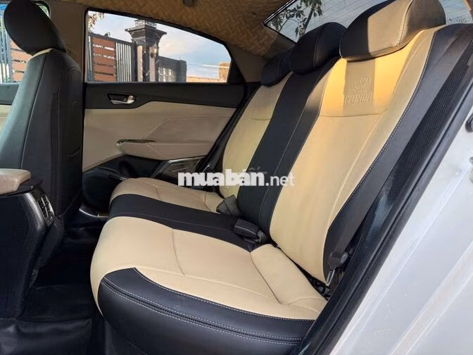 Hyundai Accent 2022 1.4 MT bản đủ màu trắng.