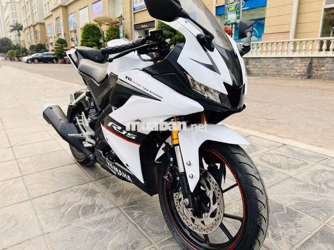 Yamaha R15 V3 2024 Trắng chính chủ xe đẹp zin 