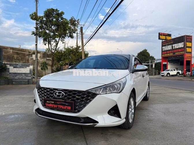 Hyundai Accent 2022 1.4 MT bản đủ màu trắng.