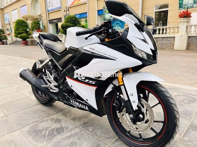 Yamaha R15 V3 2024 Trắng chính chủ xe đẹp zin 