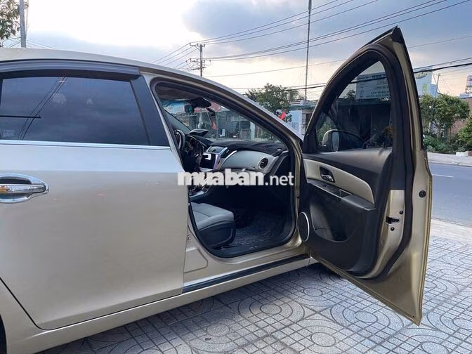 Chevrolet Cruze 1.8 LTZ 2016 Vàng cát Tự động