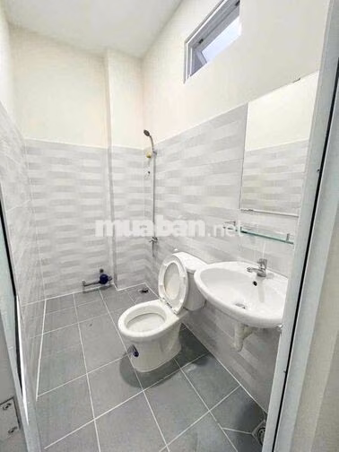 TRỐNG SẴN 1 CĂN STUDIO CỬA SỔ TRỜI GIÁ TỐT GẦN NTTU