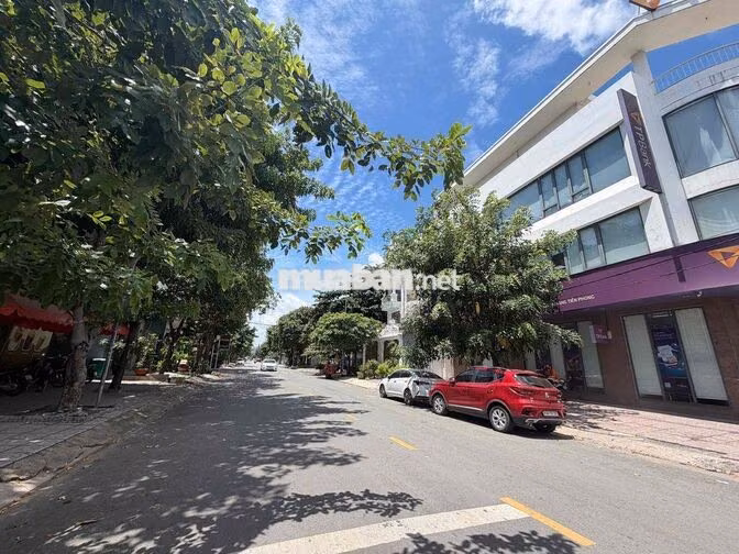 CHO THUÊ TOÀ NHÀ GÓC 2 MT 街角建筑出租，有两个临街面。
