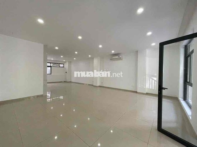 Tầng trệt ~85m2, sàn trống, có máy lạnh, hầm xe ở Vạn Phúc. Giá 19 tr