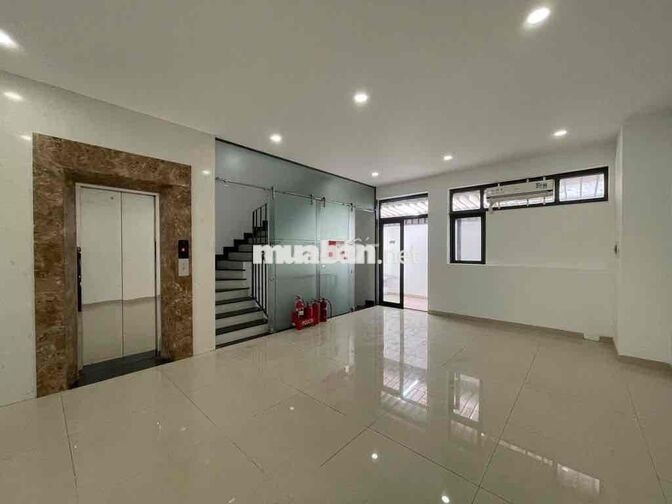 Tầng trệt ~85m2, sàn trống, có máy lạnh, hầm xe ở Vạn Phúc. Giá 19 tr