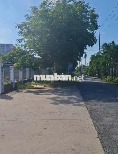 Bán nhà nát tiện xây mới. 8,28 mét * Dài 22 mét nở hậu– Hướng Đông Bắc