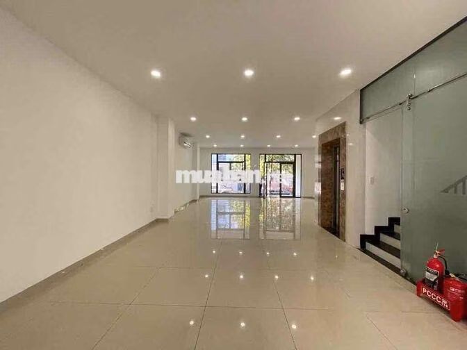 Tầng trệt ~85m2, sàn trống, có máy lạnh, hầm xe ở Vạn Phúc. Giá 19 tr