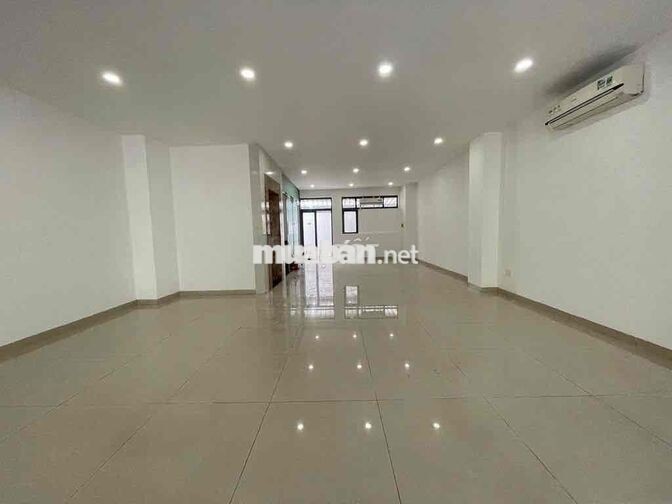 Tầng trệt ~85m2, sàn trống, có máy lạnh, hầm xe ở Vạn Phúc. Giá 19 tr