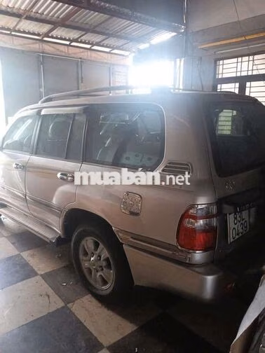 Toyota Land Cruiser 2004 Vàng cát 8 chỗ