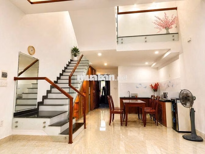 NHÀ 3 TẦNG 5PN 4WC MT NAM VIỆT Á