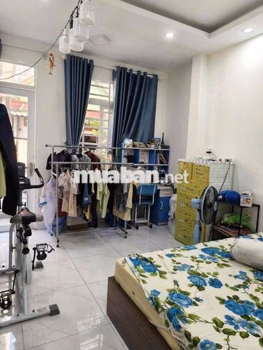 Bán nhà 2pn2wc hẻm xe hơi đậu trước nhà , cách emart 2 chỉ 5 phút