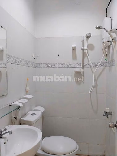 Chung cư 590 Cách Mạng Tháng 8 Quận 3, Giá 10 Tr/th 2PN ko NT 85m2.