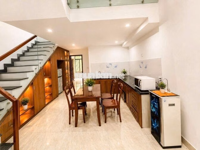 NHÀ 3 TẦNG 5PN 4WC MT NAM VIỆT Á
