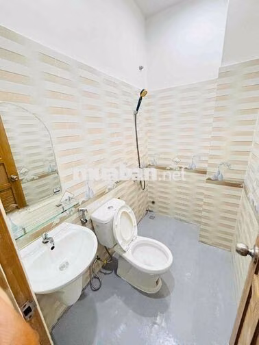 CHO THUÊ NHÀ 3 TẦNG VỬA Ở VỪA KD MT NGUYỄN CÔNG TRỨ