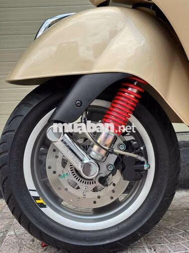 GTS 300cc Quasar Touring 2019 Vàng cát 5000km