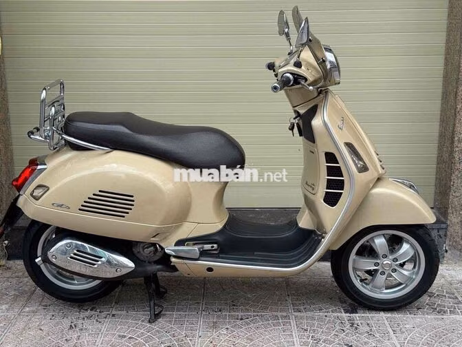 GTS 300cc Quasar Touring 2019 Vàng cát 5000km