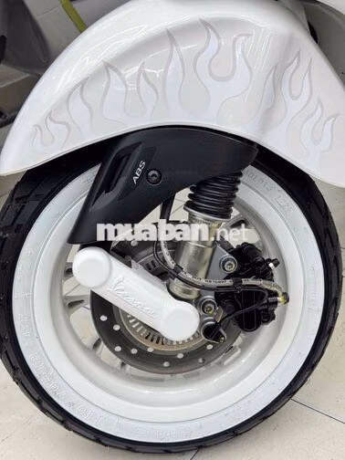 Vespa Justin Bieber 125cc Trắng 10.000km MH21321