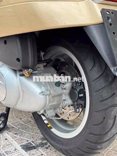 GTS 300cc Quasar Touring 2019 Vàng cát 5000km