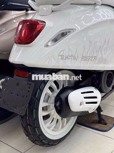 Vespa Justin Bieber 125cc Trắng 10.000km MH21321