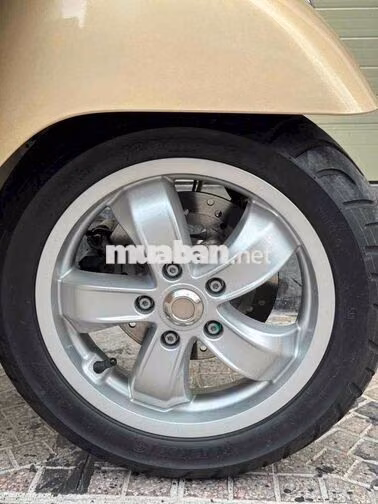 GTS 300cc Quasar Touring 2019 Vàng cát 5000km