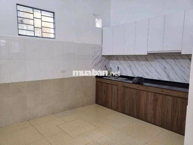 Cho Thuê Nhà Gần Chợ Cầu Đồng DT 180m2 1Trệt 2Lầu 4Pn 3Wc Sân Xe Máy