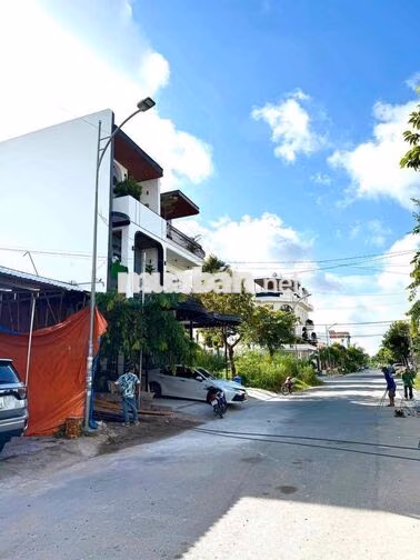 ĐANG XÂY DỰNG. SIÊU PHẨM NHÀ PHỐ 3 TẦNG KDC HỒNG LOAN.