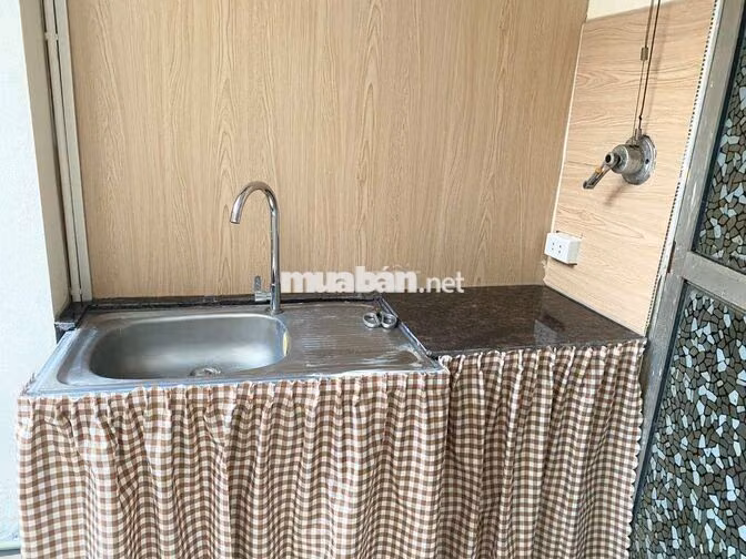 Gần Bách-Kinh-Xây tại ngõ 105 Bạch Mai có nhà nguyên căn cho thuê
