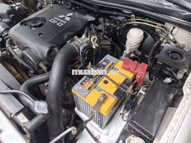 Mitsubishi Pajero Sport 2016 4x2MT Trắng