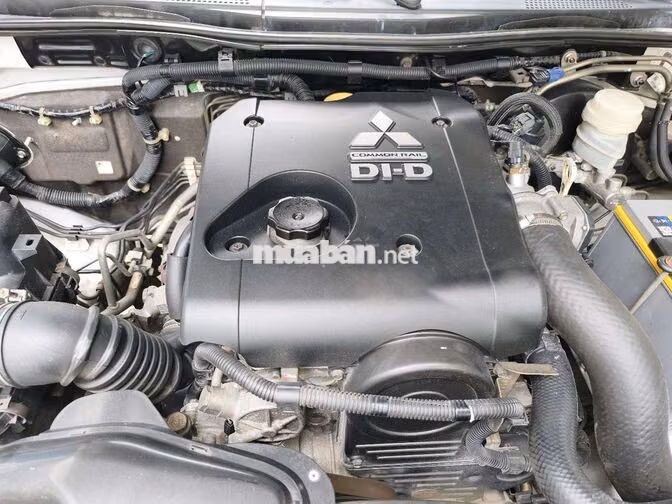 Mitsubishi Pajero Sport 2016 4x2MT Trắng