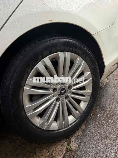 Mercedes-Benz C200 Avantgarde 2023 Trắng 34.000 km