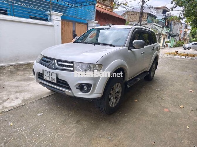 Mitsubishi Pajero Sport 2016 4x2MT Trắng