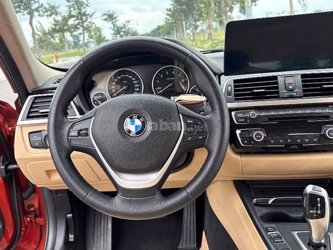 Bán xe BMW 320i LCi màu cam cà rốt, sản xuất 2018, xe mới đẹp