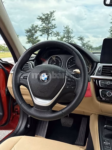 Bán xe BMW 320i LCi màu cam cà rốt, sản xuất 2018, xe mới đẹp