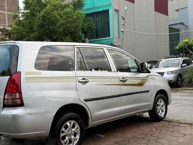 Toyota Innova 2009 Bạc