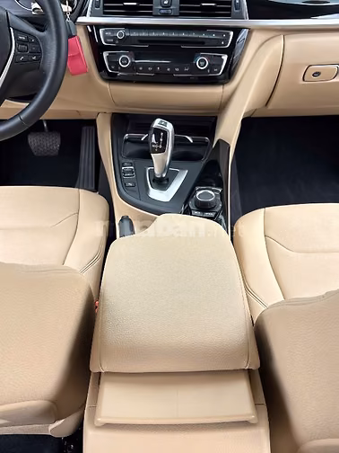 Bán xe BMW 320i LCi màu cam cà rốt, sản xuất 2018, xe mới đẹp