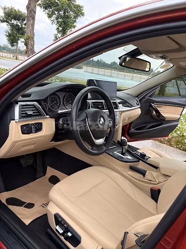 Bán xe BMW 320i LCi màu cam cà rốt, sản xuất 2018, xe mới đẹp