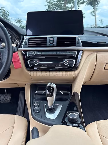 Bán xe BMW 320i LCi màu cam cà rốt, sản xuất 2018, xe mới đẹp
