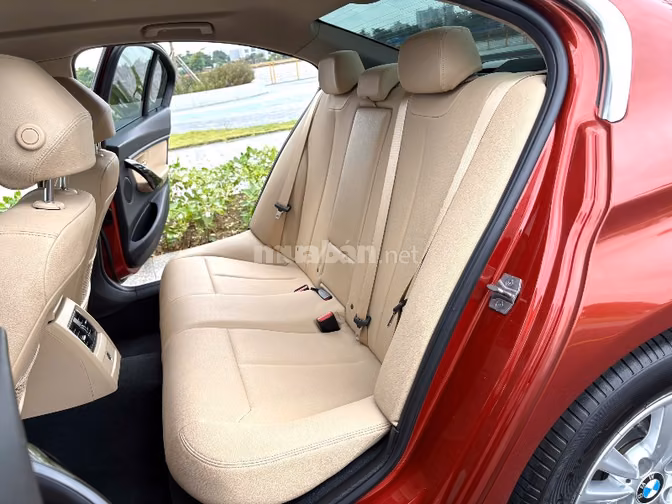 Bán xe BMW 320i LCi màu cam cà rốt, sản xuất 2018, xe mới đẹp