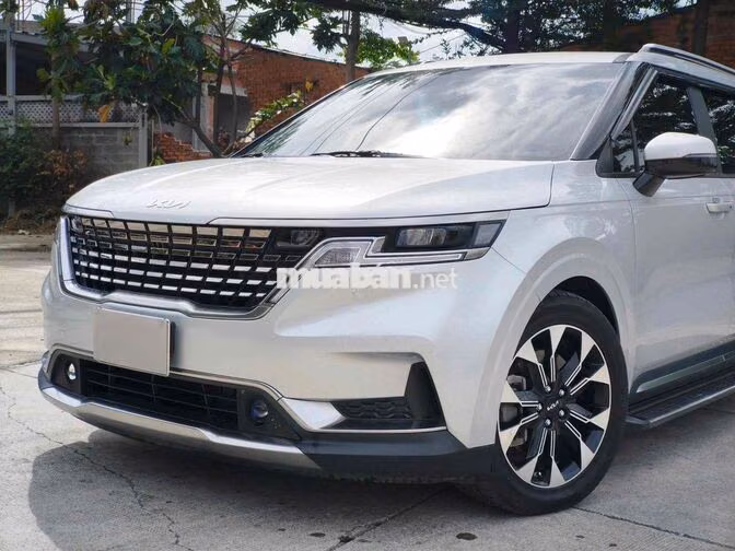 Kia Carnival 2.2D Luxury 2022 Bạc 79.000 km
