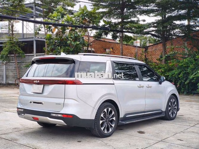 Kia Carnival 2.2D Luxury 2022 Bạc 79.000 km