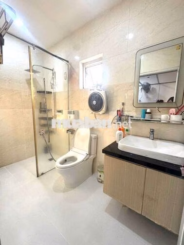 1 TRỆT 1 LẦU MẶT TIỀN QL13 ĐỐI DIỆN VẠN PHÚC CITY