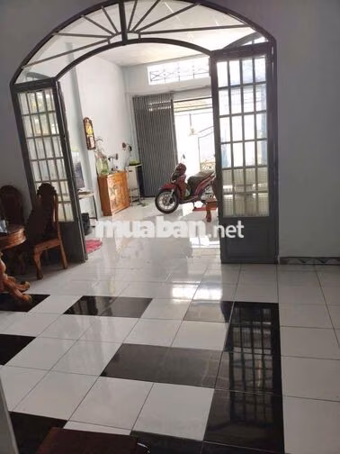 nhà trệt lửng 2 pn hẻm Lê Thị riêng 