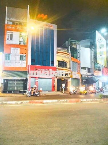 MẶT TIỀN ÂU CƠ – VÒNG XOAY LÊ ĐẠI HÀNH, ĐANG CHO NGÂN HÀNG THUÊ