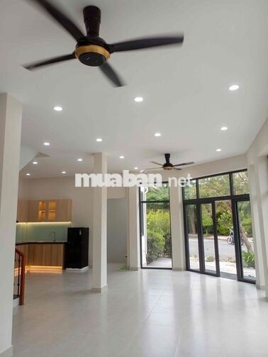 Cho thuê nhà nguyên căn -  Lô Góc 3 mặt thoáng
