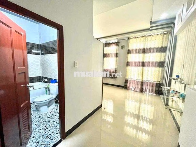 Cho thuê nhà 1 trệt 2 lầu KDC Hưng Phú 1