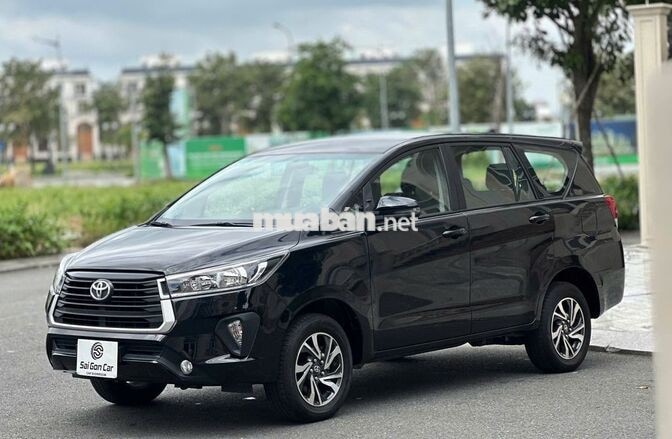 Toyota Innova 2.0E 2022 Đen Số sàn