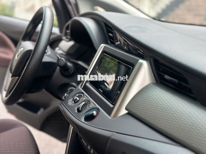 Toyota Innova 2.0E 2022 Đen Số sàn