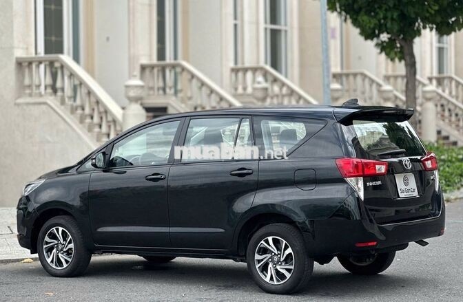 Toyota Innova 2.0E 2022 Đen Số sàn