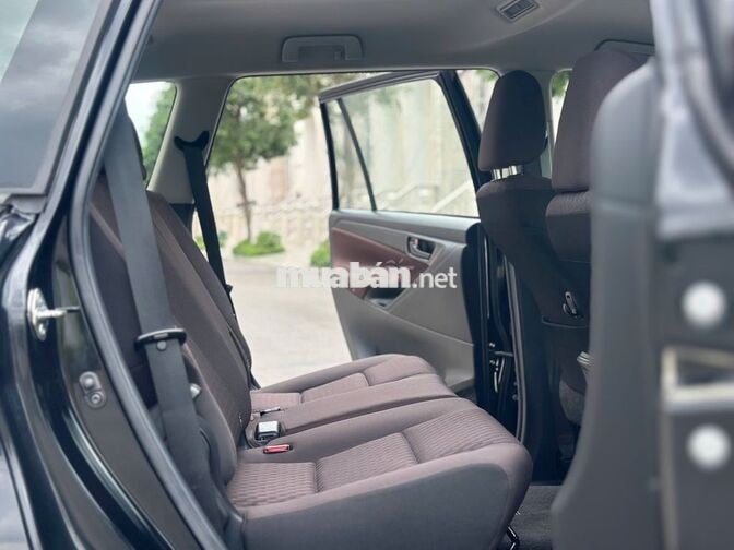 Toyota Innova 2.0E 2022 Đen Số sàn
